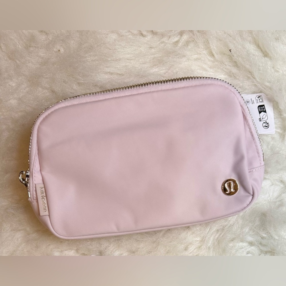 Lululemon Everywhere Belt Bag 1L
*L Monogram Metallic Blissful Pink/Gold